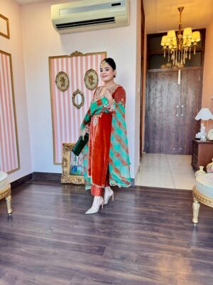 mehr rust velvet suit